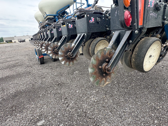 2011 Kinze 3600 Planter