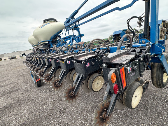 2011 Kinze 3600 Planter