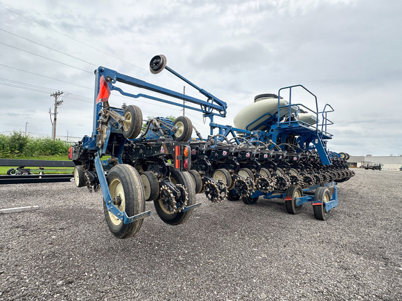 2011 Kinze 3600 Planter