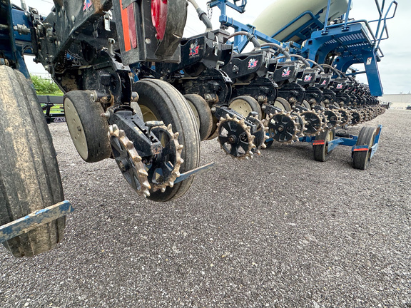 2011 Kinze 3600 Planter