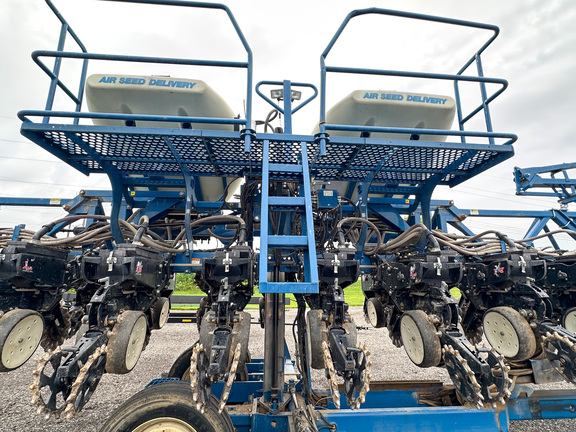 2011 Kinze 3600 Planter