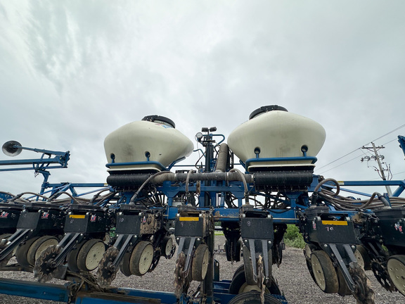 2011 Kinze 3600 Planter