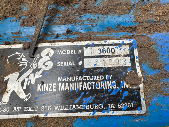 2011 Kinze 3600 Planter