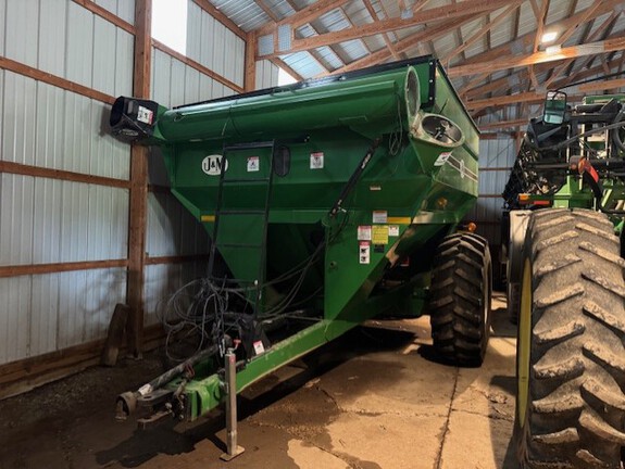J&M 525-14 Grain Cart