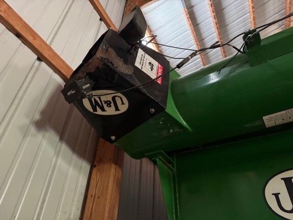 J&M 525-14 Grain Cart