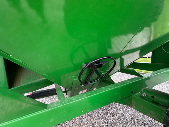 J&M 525-14 Grain Cart