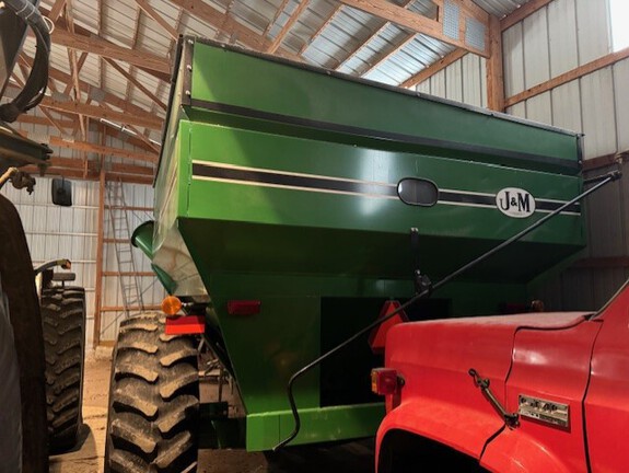 J&M 525-14 Grain Cart