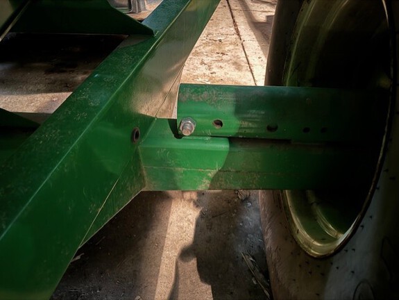 J&M 525-14 Grain Cart