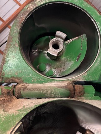 J&M 525-14 Grain Cart