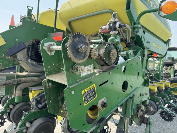 2016 John Deere 1775NT Planter