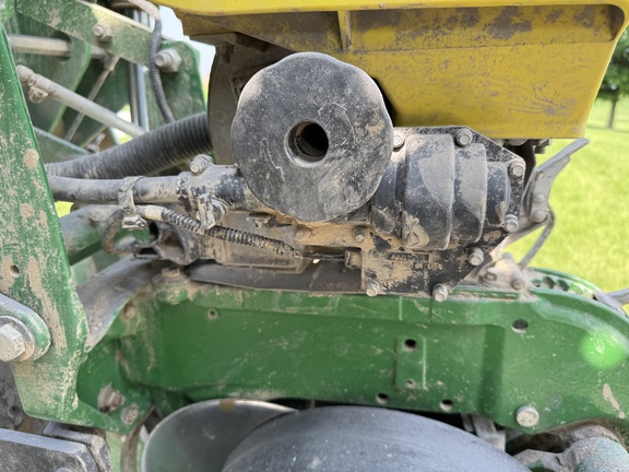 2016 John Deere 1775NT Planter