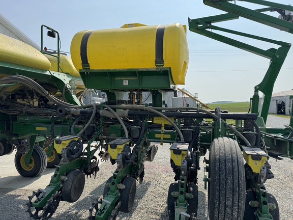 2016 John Deere 1775NT Planter