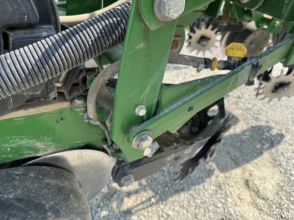 2016 John Deere 1775NT Planter