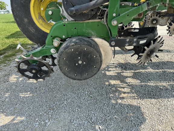 2016 John Deere 1775NT Planter