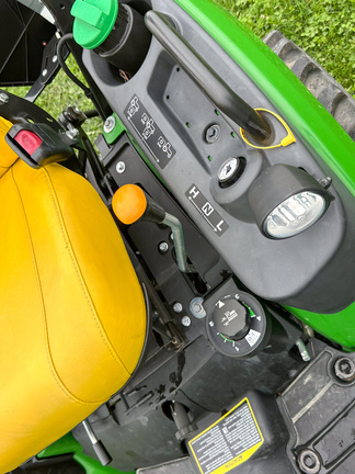 2021 John Deere 1025R Tractor Compact