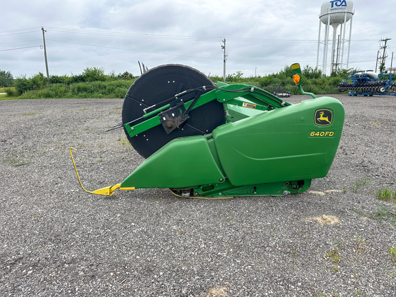 2014 John Deere 640FD Header Combine