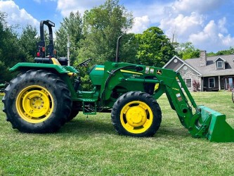 2011 John Deere 5075E Tractor