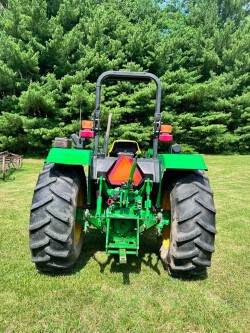 2011 John Deere 5075E Tractor