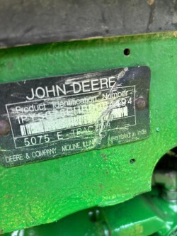 2011 John Deere 5075E Tractor