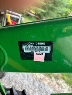 2011 John Deere 5075E Tractor