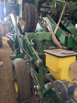 2005 John Deere 1790 Planter