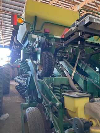 2005 John Deere 1790 Planter