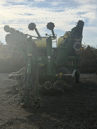 2005 John Deere 1790 Planter