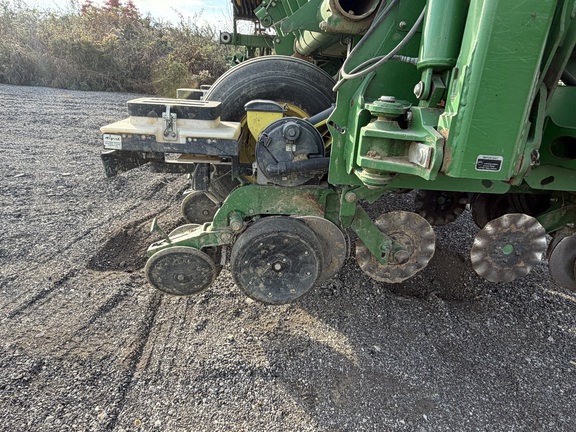 2005 John Deere 1790 Planter