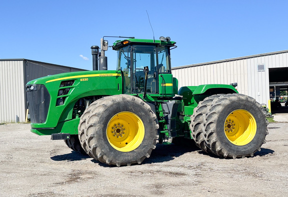 2010 John Deere 9330 Tractor 4WD