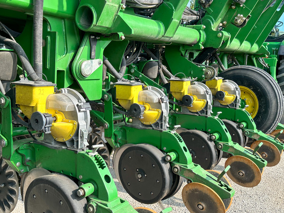 2013 John Deere 1790 Planter