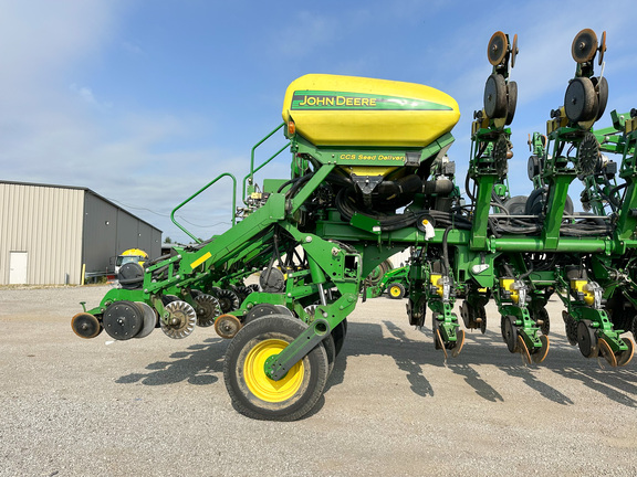 2013 John Deere 1790 Planter