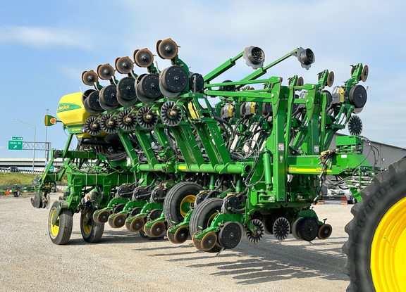 2013 John Deere 1790 Planter