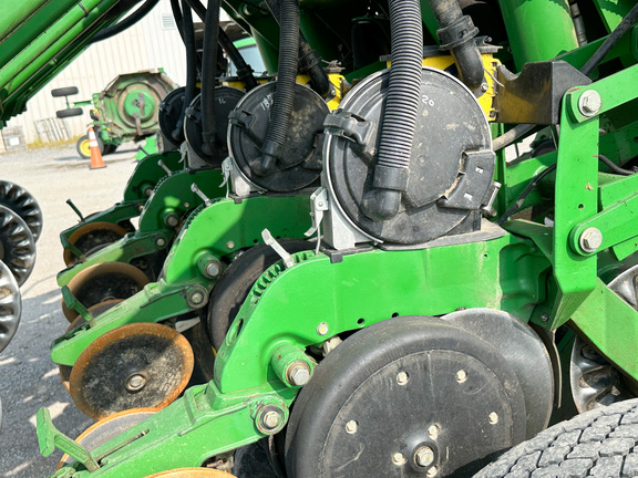 2013 John Deere 1790 Planter