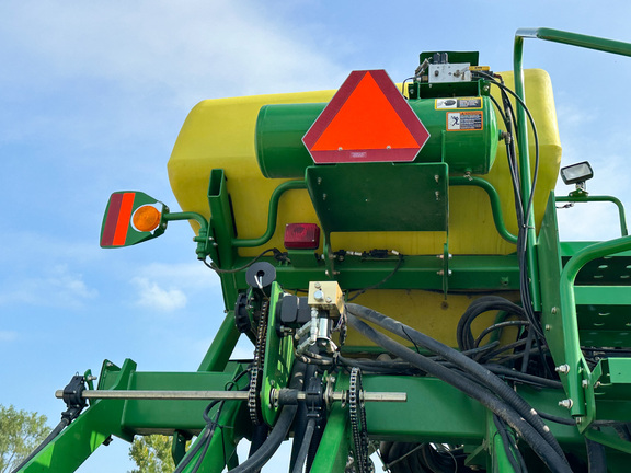 2013 John Deere 1790 Planter