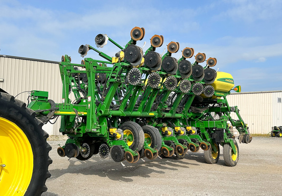 2013 John Deere 1790 Planter