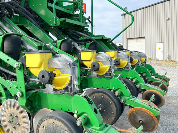 2013 John Deere 1790 Planter