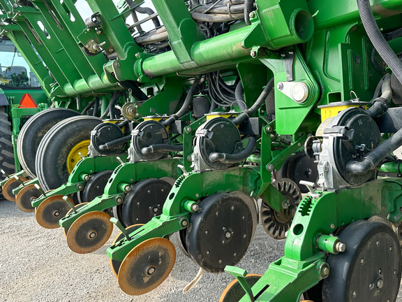 2013 John Deere 1790 Planter