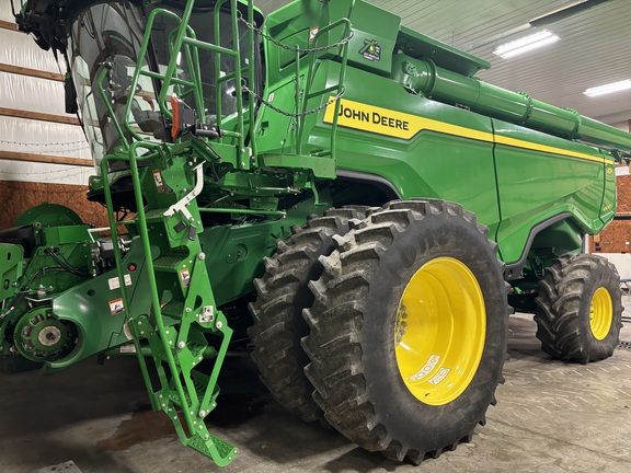 2022 John Deere X9 1000 Combine