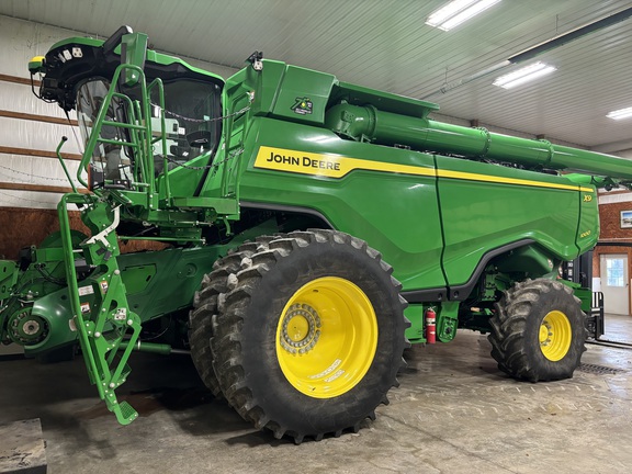 2022 John Deere X9 1000 Combine