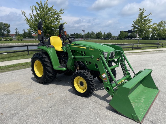 2020 John Deere 3032E Tractor Compact