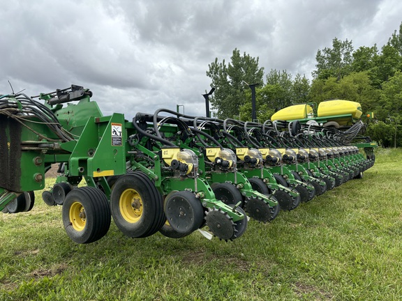 2011 John Deere DB90 Planter