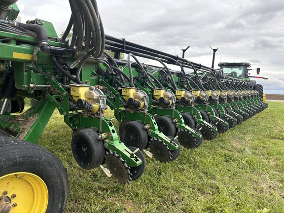 2011 John Deere DB90 Planter
