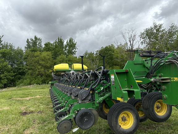 2011 John Deere DB90 Planter