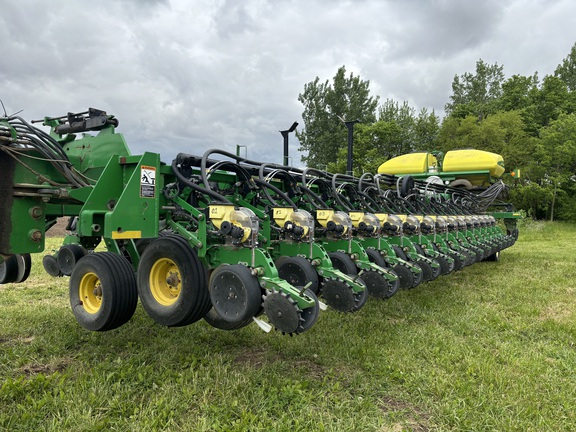 2011 John Deere DB90 Planter