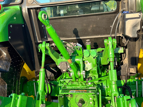 2024 John Deere 5075E Tractor