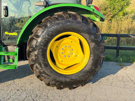 2024 John Deere 5075E Tractor