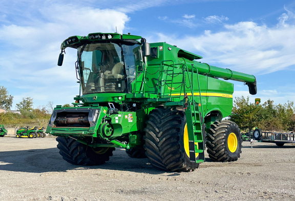 2023 John Deere S780 Combine