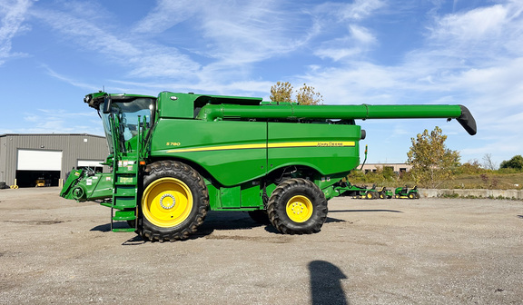 2023 John Deere S780 Combine
