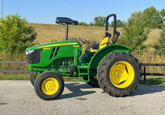 2022 John Deere 5055E Tractor