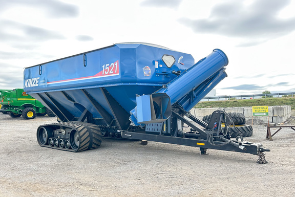 2022 Kinze 1521 Grain Cart